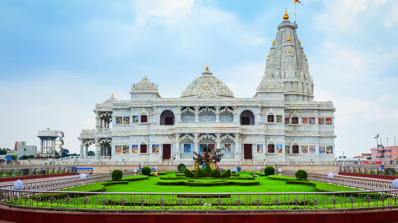 Spiritual Tourism in India Exploring Temples, Ashrams, and Sacred Sites